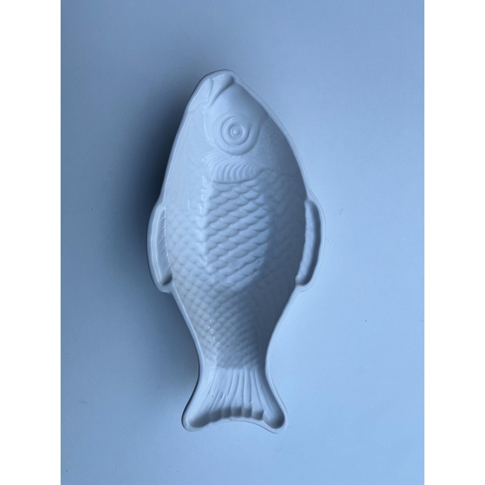 White ceramic condiment Fish Dish, Made In Portugal by Faiancas Neto Gomes